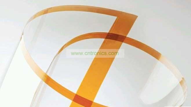 將Willow Glass卷成圓筒狀。