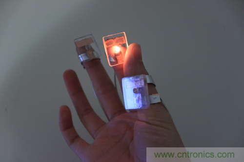 LED多點(diǎn)觸控手套DIY：把各部分焊接起來，測試