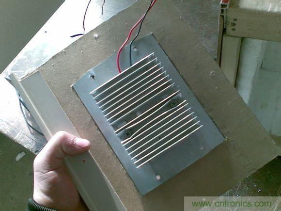 牛人DIY:百元自制車(chē)載冰箱