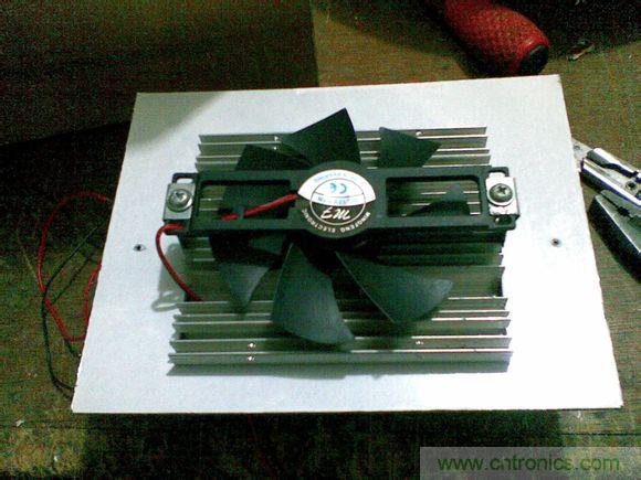 牛人DIY:百元自制車(chē)載冰箱