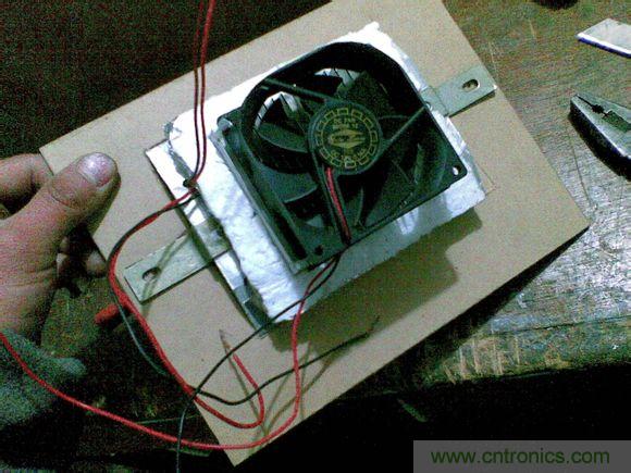 牛人DIY:百元自制車(chē)載冰箱