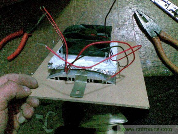 牛人DIY:百元自制車(chē)載冰箱