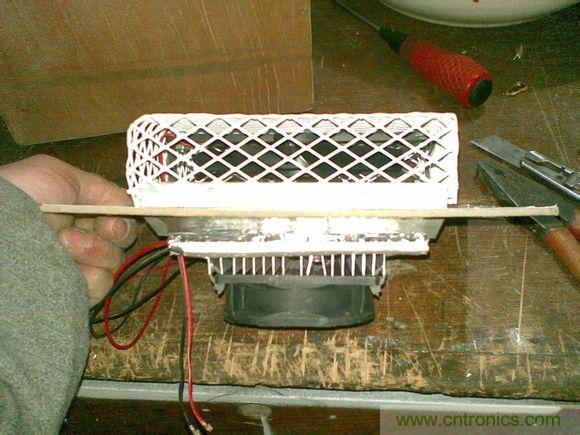 牛人DIY:百元自制車(chē)載冰箱