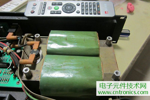 用料很給力！專業(yè)后級功放美國高峰FA1201拆解