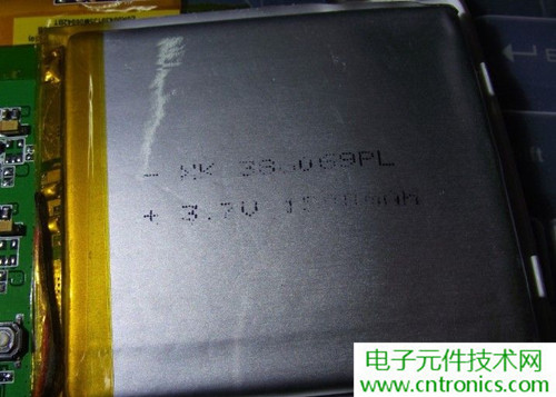 探秘電子紙！一款電紙書的電子墨水屏拆解