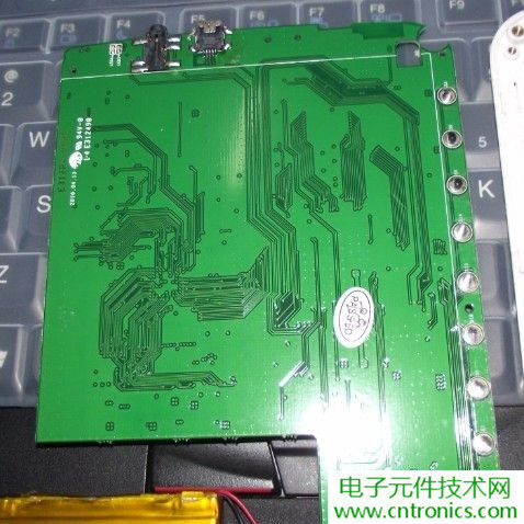 探秘電子紙！一款電紙書的電子墨水屏拆解