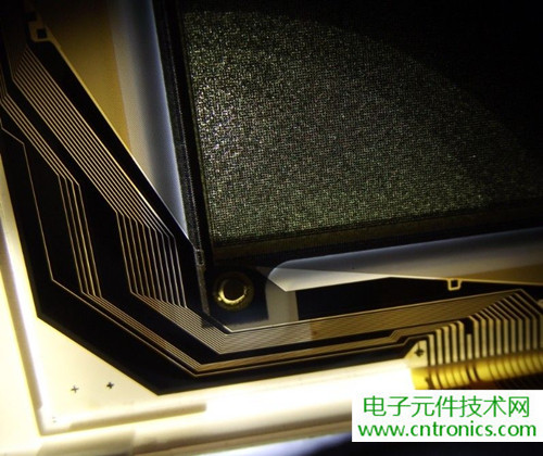 探秘電子紙！一款電紙書的電子墨水屏拆解