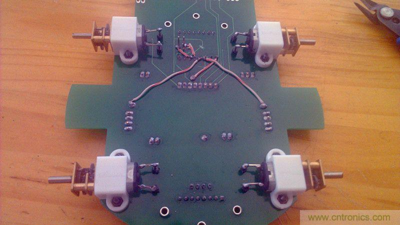 牛人力作！PCB版藍(lán)牙智能小車DIY