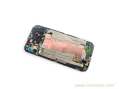 牛人強拆！新HTC One(M8)真機精密做工難修理