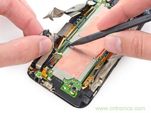 牛人強拆！新HTC One(M8)真機精密做工難修理