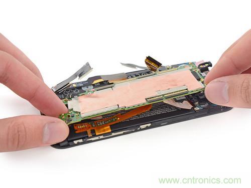牛人強拆！新HTC One(M8)真機精密做工難修理