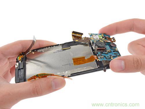 牛人強拆！新HTC One(M8)真機精密做工難修理