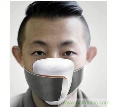 Frog Design 開發(fā)了一款可搭配手機(jī)應(yīng)用程序使用的智能口罩概念原型，內(nèi)建粒子傳感器，能警告使用者何時(shí)該戴上口罩