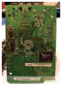 圖3：WPS54G打印服務(wù)器電路板背面。