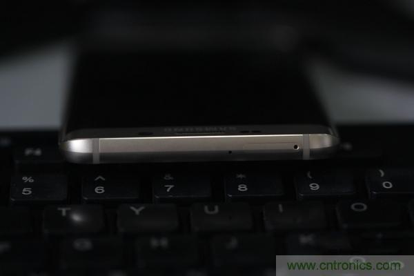 三星S6 Edge+拆解：比S6 Edge加在哪里？