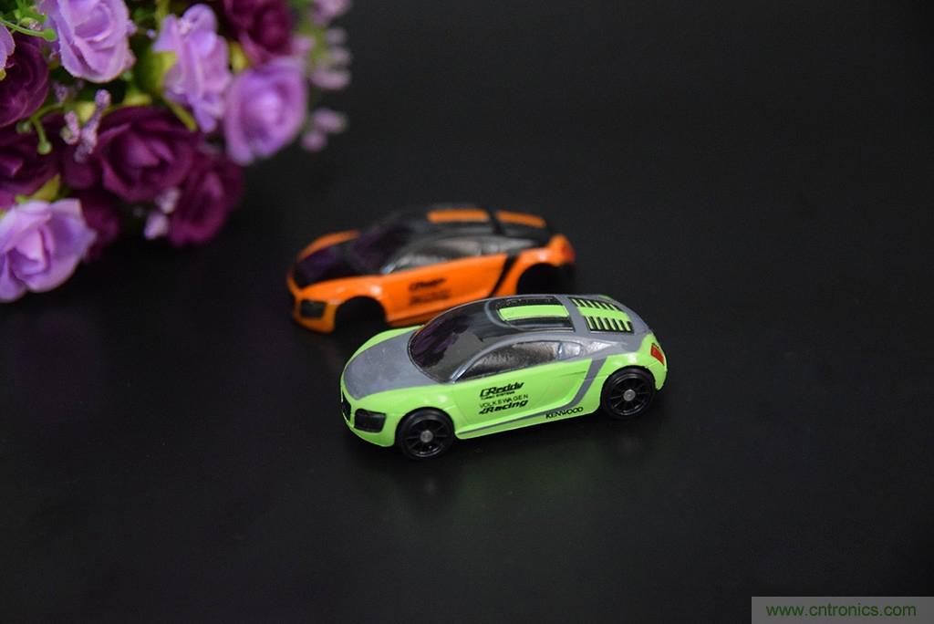 虛擬與現(xiàn)實(shí)相結(jié)合的飛車游戲，讓你體驗(yàn)速度與激情的碰撞！