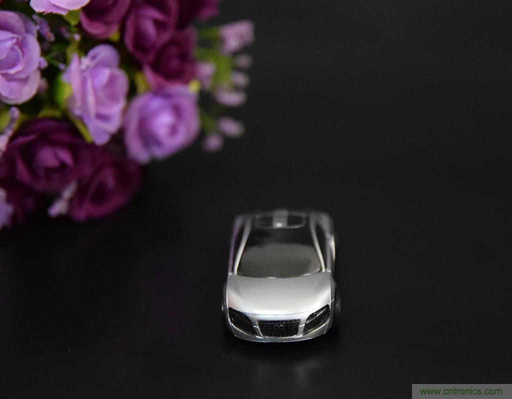 虛擬與現(xiàn)實(shí)相結(jié)合的飛車游戲，讓你體驗(yàn)速度與激情的碰撞！