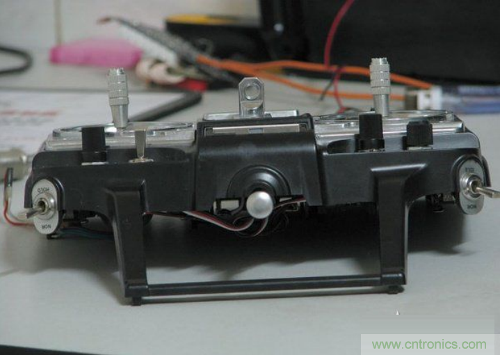 無人機 DIY 制作全過程，酷得不要不要的！