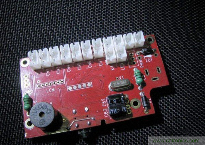 無人機 DIY 制作全過程，酷得不要不要的！
