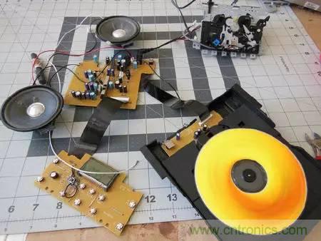 廢舊收音機(jī)如何變身成酷炫機(jī)器人？