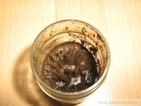 藝術(shù)源于生活，用生活中的物件也能制作磁流體