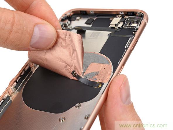 iPhone 8首拆：無線充電版本的iPhone 7？