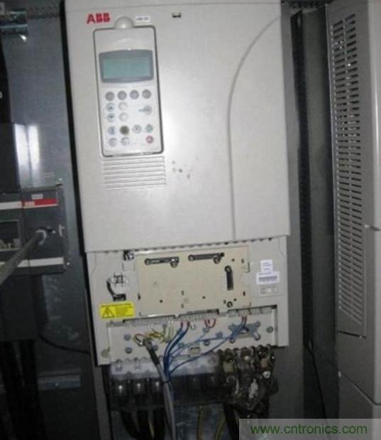 變頻器的輸出頻率調(diào)高，那么輸出電壓將如何提高？