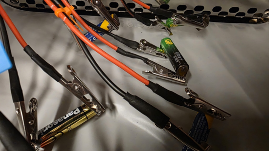 AAA電池怎么選？5款A(yù)AA堿性電池實(shí)測(cè)，結(jié)果可能出乎意料